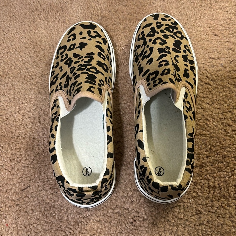 Animal print slide on shoes. Size 9. Brand new
